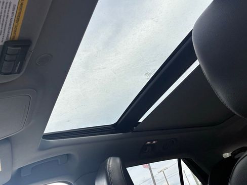 Used 2020 Ford Explorer XLT w/ Equipment Group 202A image 4