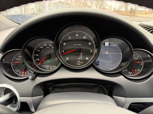 Used 2014 Porsche Cayenne Platinum Edition image 30