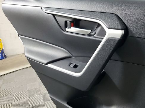 Used 2025 Toyota RAV4 XLE image 17