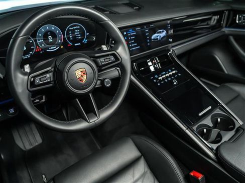 Certified 2025 Porsche Panamera image 4