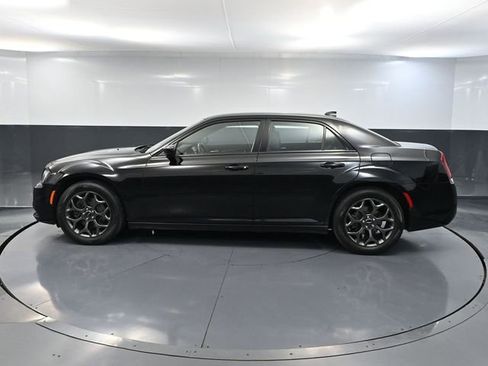 Used 2018 Chrysler 300 S image 9