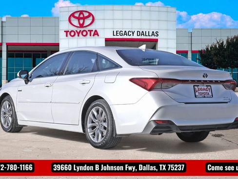Used 2020 Toyota Avalon XLE image 8