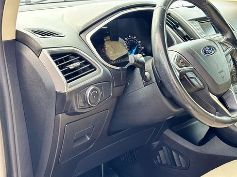 Used 2017 Ford Edge SEL FWD image 10