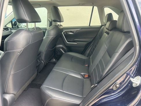 Used 2020 Toyota RAV4 XLE Premium FWD image 9