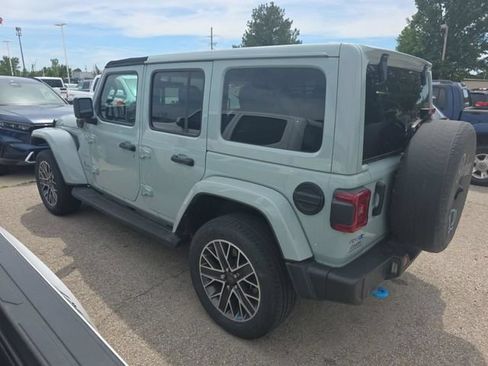 Used 2023 Jeep Wrangler Unlimited Sahara w/ Cold Weather Group AWD/4WD image 2