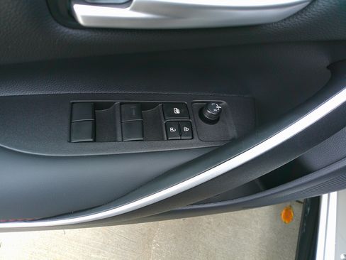 Used 2025 Toyota Corolla SE image 19