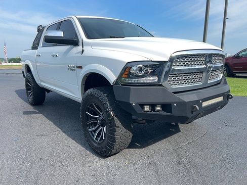 Used 2017 RAM 1500 Laramie w/ Convenience Group AWD/4WD image 3