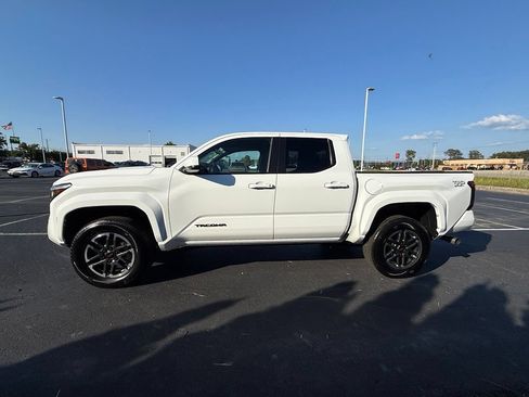 Certified 2025 Toyota Tacoma TRD Sport AWD/4WD image 5
