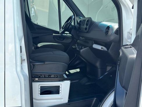 Used 2022 Mercedes-Benz Sprinter 1500 image 16