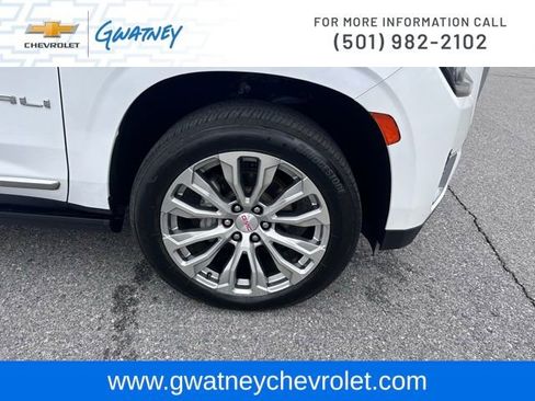 Used 2021 GMC Yukon Denali w/ Denali Premium Package image 12