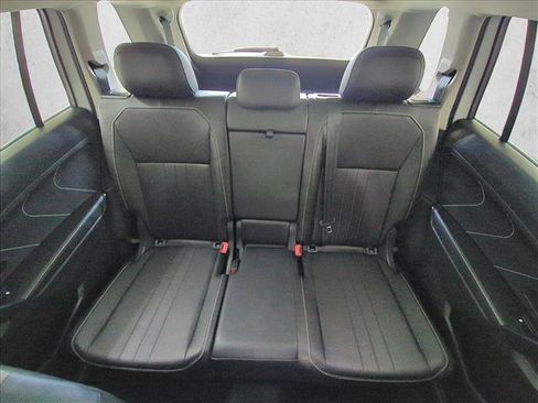 Used 2023 Volkswagen Tiguan SE w/ Panoramic Sunroof Package FWD image 22