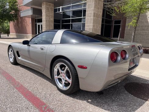 Used 2002 Chevrolet Corvette Coupe w/ Preferred Equipment Group2 image 5