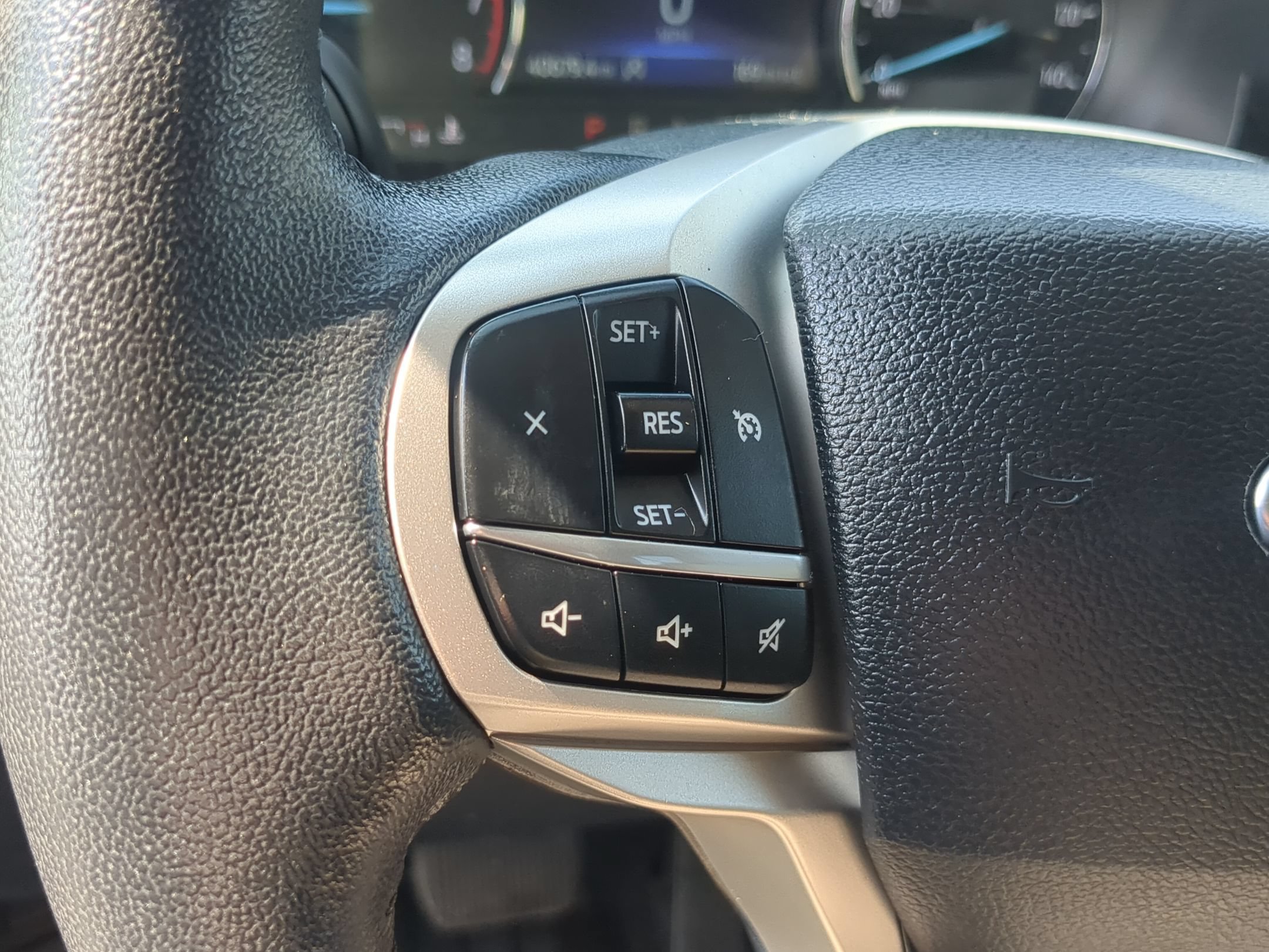 Used 2024 Ford Explorer XLT w/ Equipment Group 202A RWD image 19