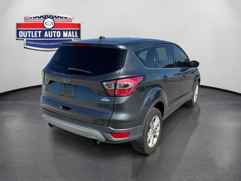 Used 2017 Ford Escape SE image 3