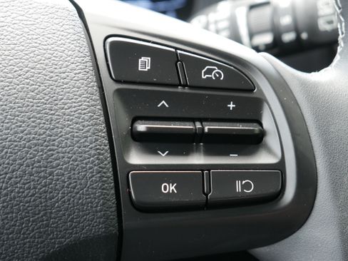 Used 2025 Hyundai Venue SEL FWD image 26