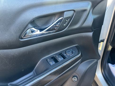 Used 2017 GMC Acadia SLT image 23