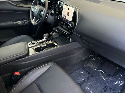 Used 2025 Lexus NX 250 FWD w/ Accessory Package (2T) image 32