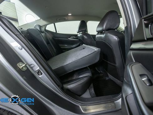Used 2018 Nissan Maxima SR w/ Midnight Edition FWD image 38