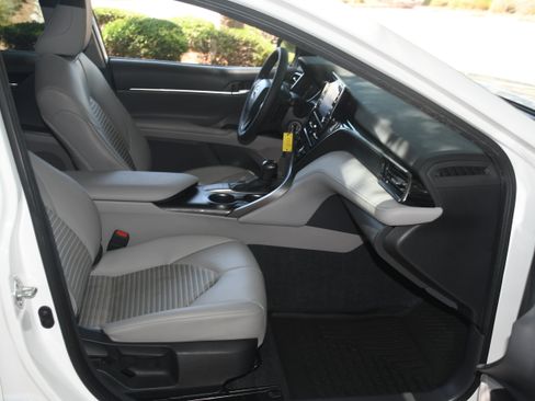 Used 2024 Toyota Camry SE FWD image 19