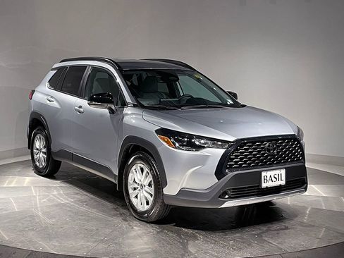 Used 2025 Toyota Corolla Cross LE image 36