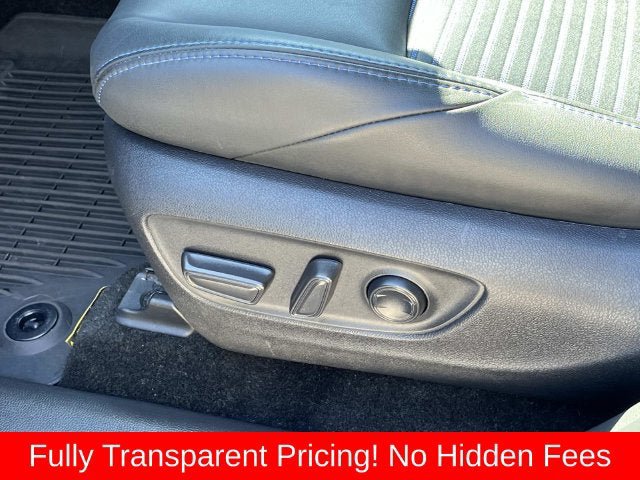Used 2025 Toyota RAV4 XSE w/ Weather Package AWD/4WD image 28