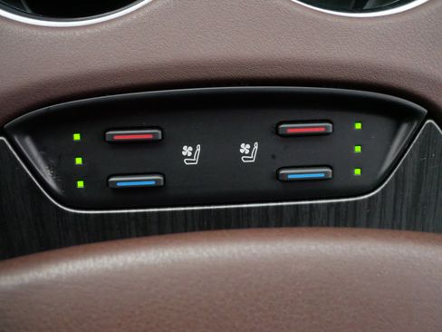 New 2024 Toyota Venza Limited image 29