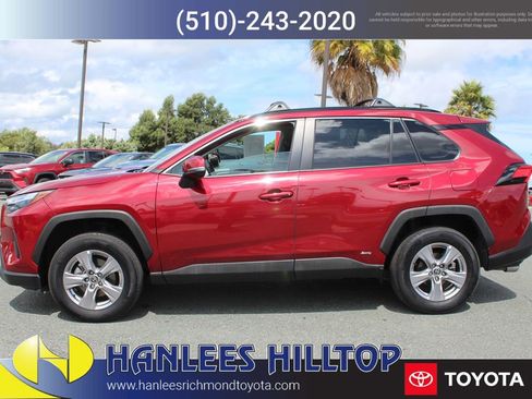Used 2025 Toyota RAV4 XLE AWD/4WD image 2