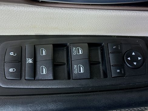 Used 2023 Chrysler Voyager LX image 13