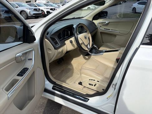 Used 2015 Volvo XC60 T5 Premier w/ Proximity Package FWD image 10