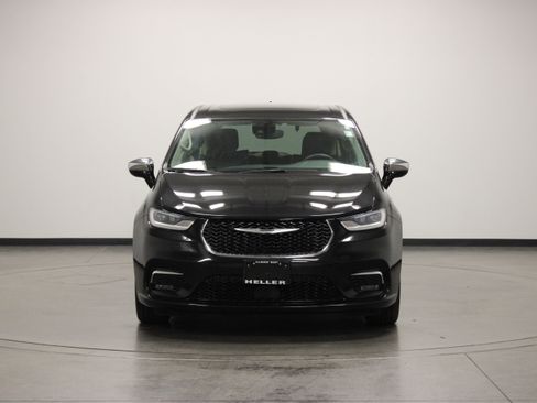 Used 2023 Chrysler Pacifica Limited FWD image 3