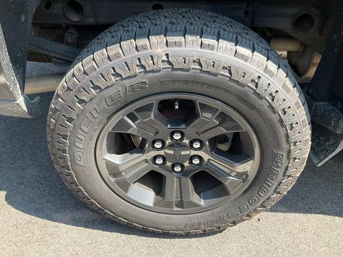 Used 2017 Chevrolet Silverado 1500 LT w/ Midnight Edition AWD/4WD image 14