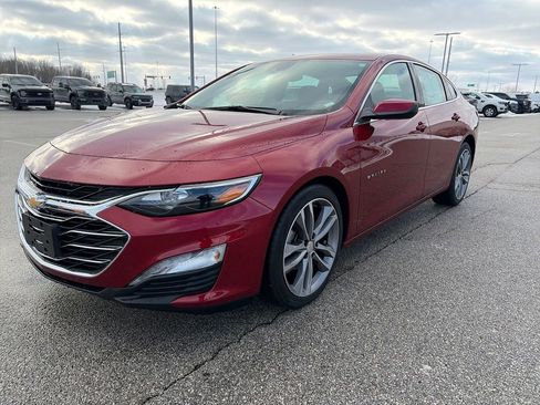 Used 2025 Chevrolet Malibu LT image 3