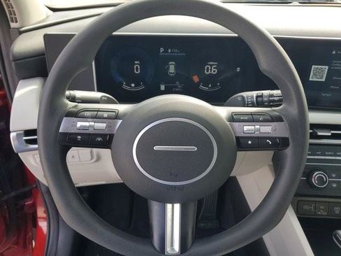 Certified 2025 Hyundai Tucson SE image 24