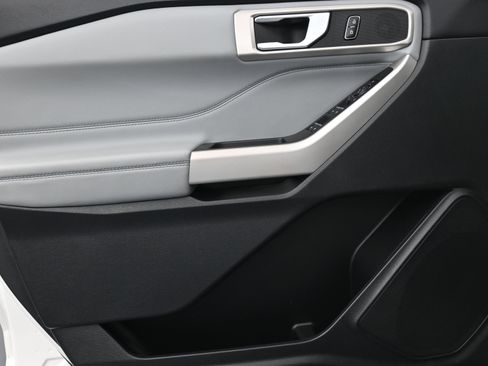 Used 2023 Ford Explorer XLT w/ Equipment Group 202A image 16