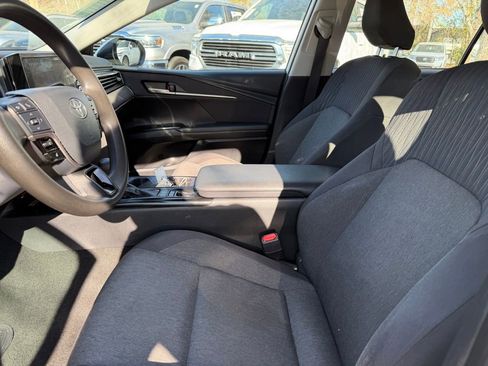 Used 2025 Toyota Camry LE image 14
