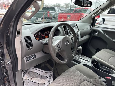 Used 2016 Nissan Frontier SV image 15