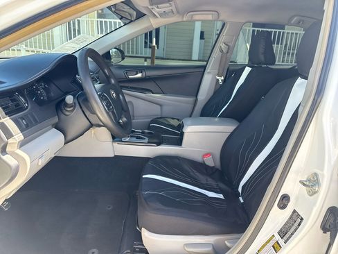 Used 2013 Toyota Camry LE image 26