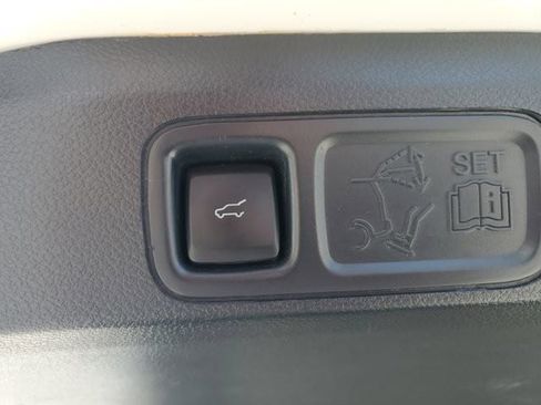 Used 2022 Ford Expedition Limited RWD image 12