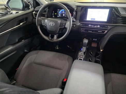 Used 2025 Toyota Camry LE image 19