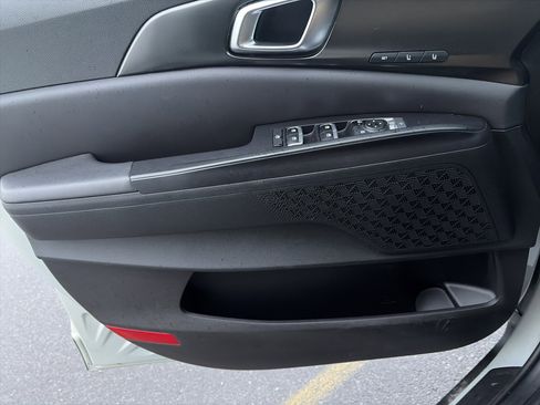 Used 2025 Kia Carnival SX w/ SX Dark Edition Package image 16