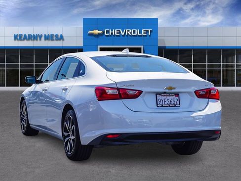 Used 2017 Chevrolet Malibu LT w/ Driver Confidence Package FWD image 4