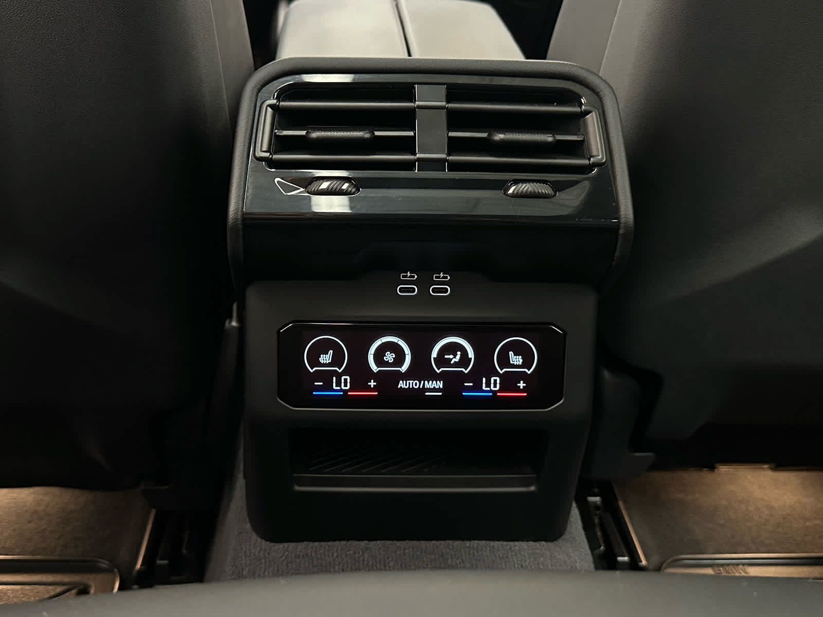 Used 2026 BMW M5 Touring AWD/4WD image 42