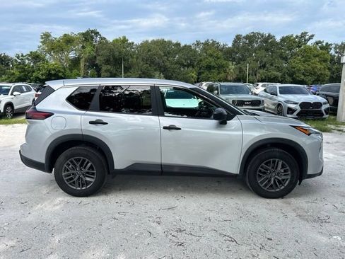 Used 2024 Nissan Rogue S FWD image 18