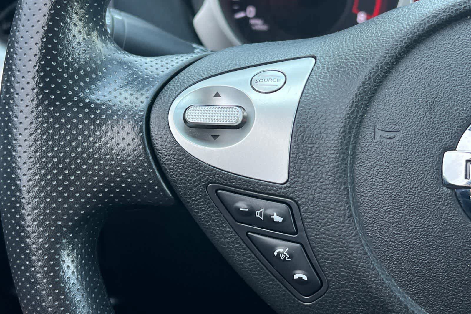 Used 2013 Nissan Juke S FWD image 39