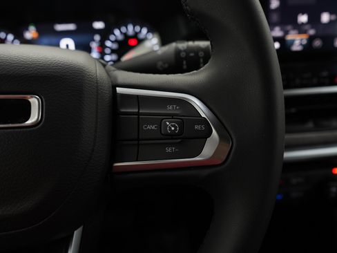Used 2025 Jeep Compass Latitude AWD/4WD image 26