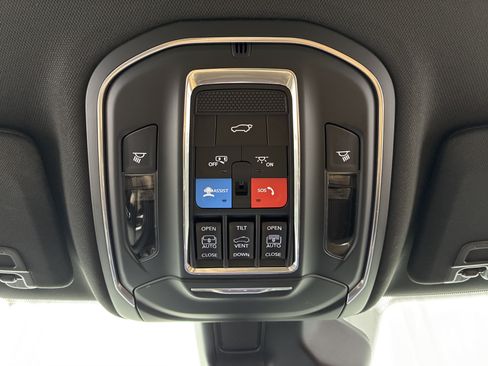 Certified 2025 Jeep Grand Cherokee Summit AWD/4WD image 23