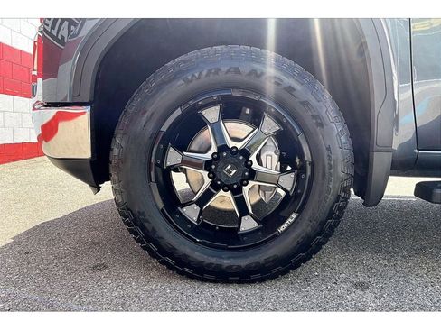 Used 2019 GMC Sierra 1500 SLT w/ Driver Alert Package I AWD/4WD image 9