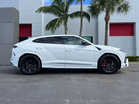 Used 2021 Lamborghini Urus AWD/4WD image 3