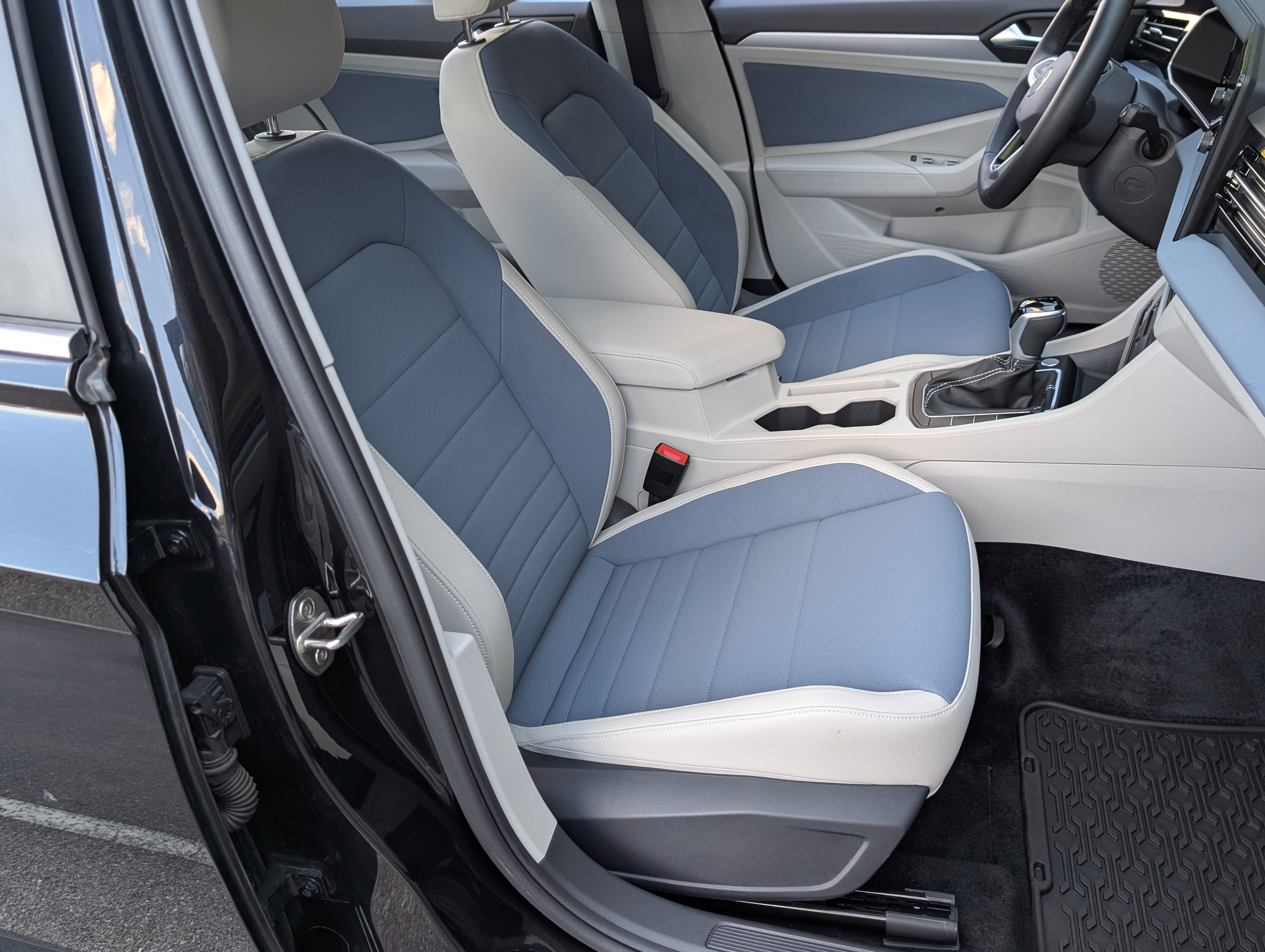 Used 2025 Volkswagen Jetta SE w/ Sunroof Package FWD image 21