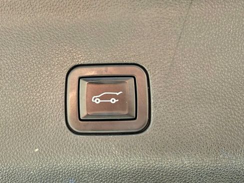 Used 2023 Cadillac Escalade ESV Premium Luxury AWD/4WD image 19